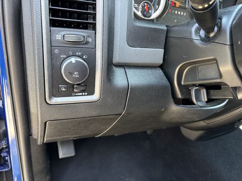 Used 2018 RAM 1500 Express RWD image 30