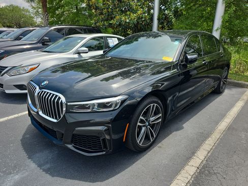 Used 2022 BMW 750i xDrive w/ Executive Package AWD/4WD image 3