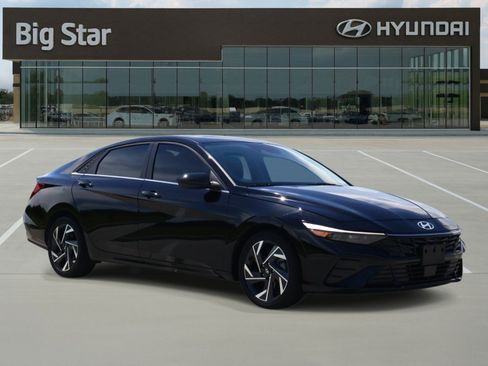 Used 2025 Hyundai Elantra SEL FWD image 6
