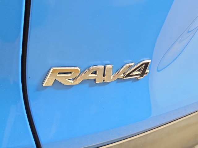Used 2020 Toyota RAV4 XLE w/ Convenience Package AWD/4WD image 9