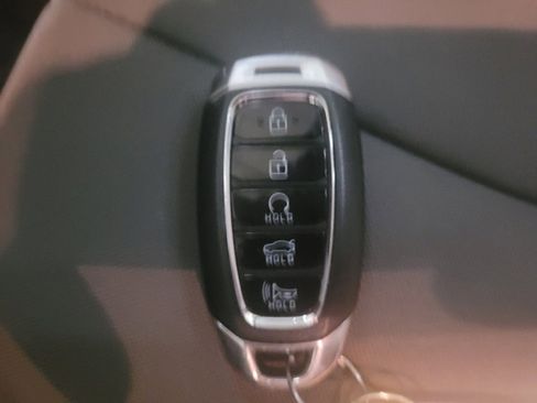 Used 2023 Hyundai Elantra SEL image 32