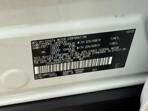 Used 2023 Toyota Venza XLE image 32