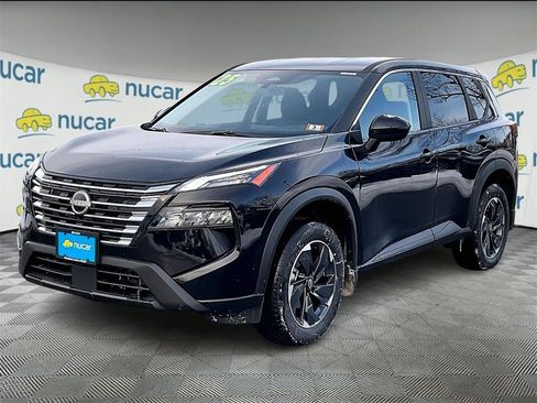 Used 2025 Nissan Rogue SV image 3