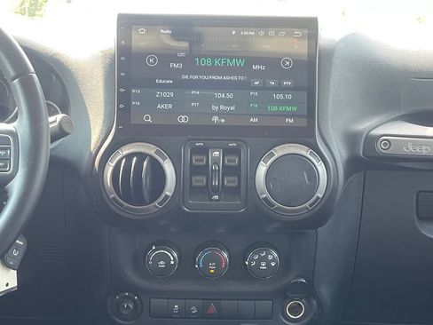 Used 2015 Jeep Wrangler Unlimited Sport w/ Quick Order Package 24S AWD/4WD image 23
