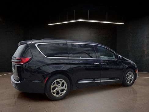 Used 2023 Chrysler Pacifica Limited FWD image 7