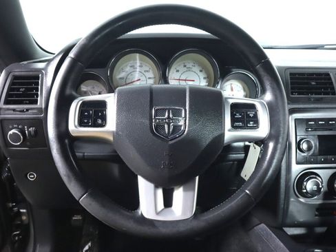 Used 2011 Dodge Challenger SE image 12