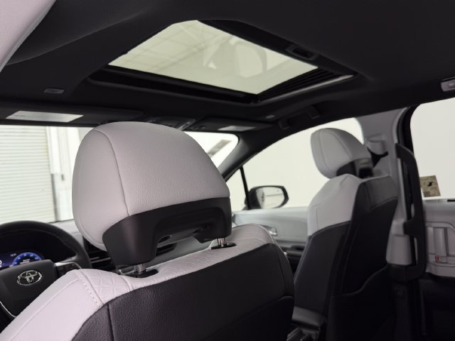 New 2026 Toyota Sienna XSE FWD image 31