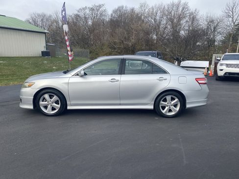 Used 2011 Toyota Camry image 8