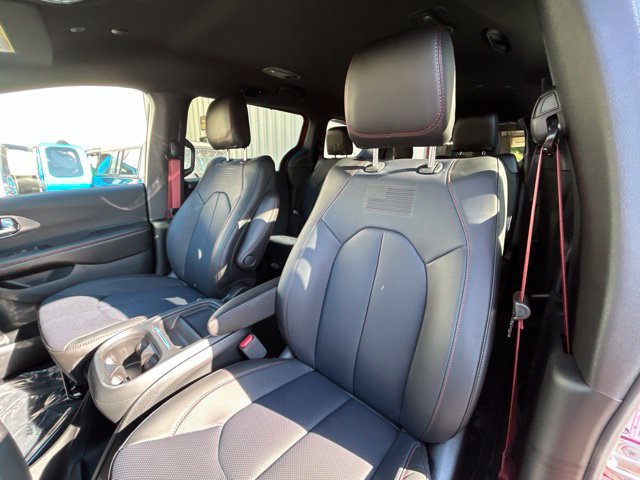 New 2027 Chrysler Pacifica Select FWD image 20
