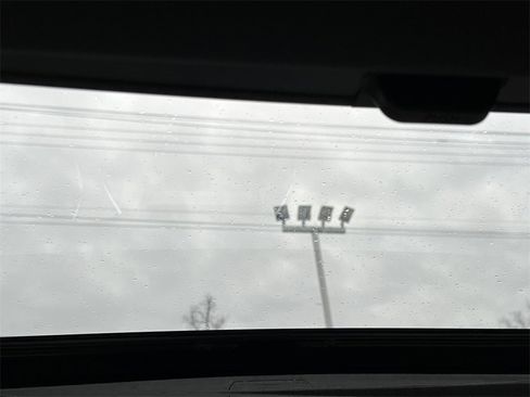 Used 2022 Chevrolet Traverse LT w/ LT Premium Package image 25