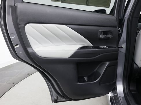 Used 2022 Mitsubishi Outlander LE AWD/4WD image 34