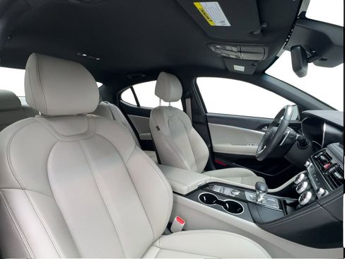 Used 2023 Genesis G70 2.0T RWD image 28