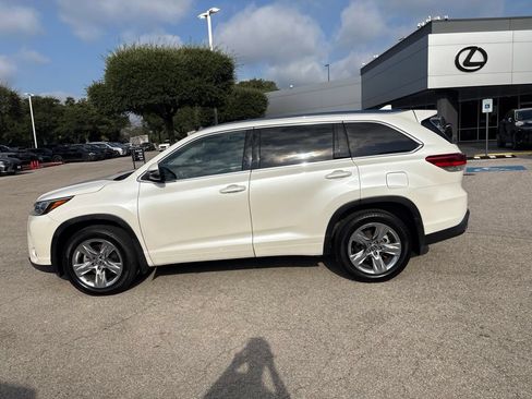 Used 2018 Toyota Highlander Limited FWD image 2