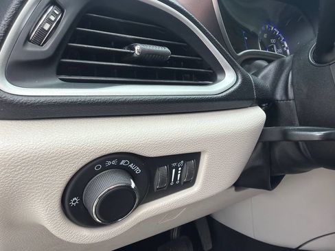 Used 2021 Chrysler Voyager Lxi FWD image 18