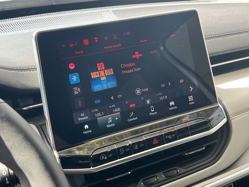 Used 2025 Jeep Compass Limited image 21