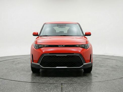 Used 2025 Kia Soul LX w/ LX Technology Package image 2