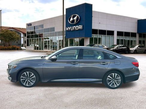 Used 2018 Honda Accord Touring image 2