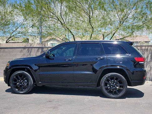 Used 2020 Jeep Grand Cherokee Altitude AWD/4WD image 6