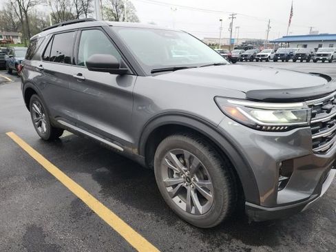 Used 2025 Ford Explorer Active w/ Active Comfort Package image 2