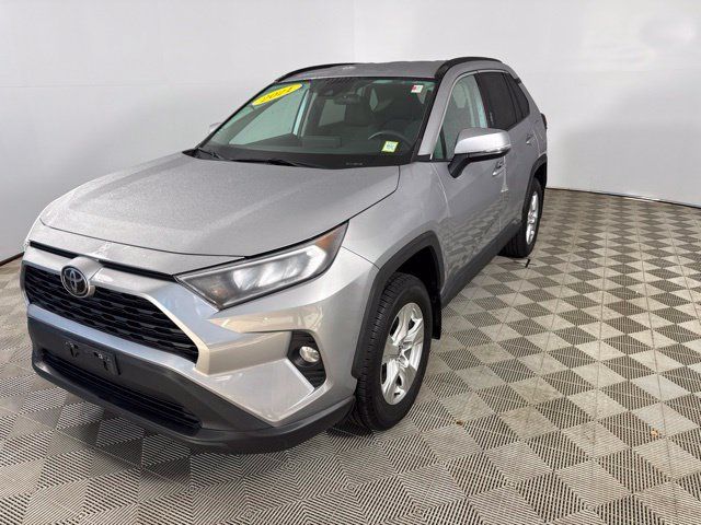 Used 2021 Toyota RAV4 XLE AWD/4WD image 3
