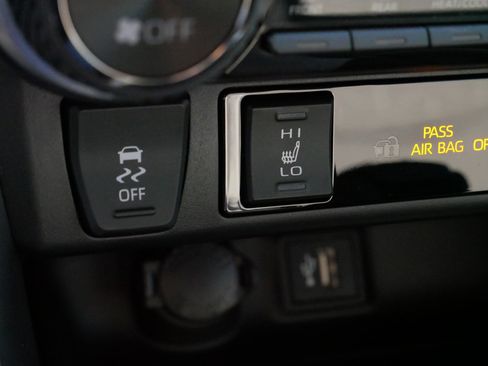 Certified 2025 Toyota RAV4 XLE image 29