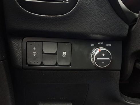 Used 2015 Kia Soul ! w/ Sun & Sound Package image 18