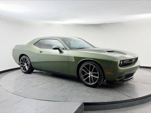 Used 2018 Dodge Challenger R/T w/ Performance Handling Group RWD image 8