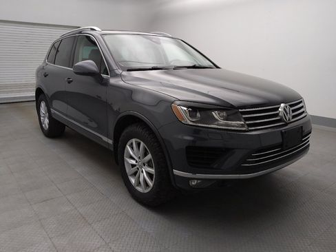 Used 2016 Volkswagen Touareg Sport image 13