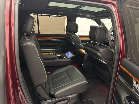 Used 2022 Jeep Grand Wagoneer Series III image 75