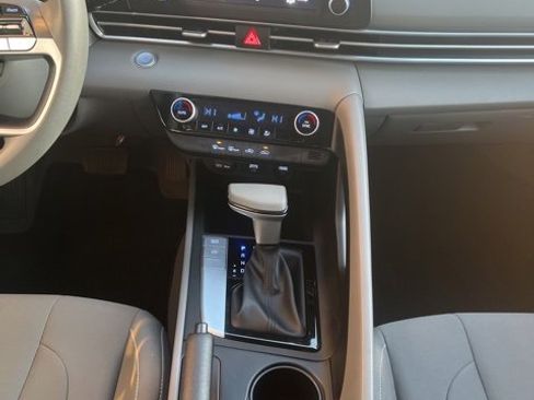 Used 2023 Hyundai Elantra SEL image 12
