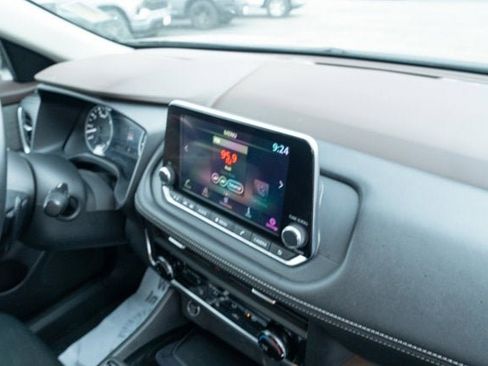 Used 2023 Nissan Rogue S image 39