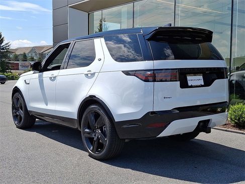 New 2025 Land Rover Discovery Dynamic SE image 4