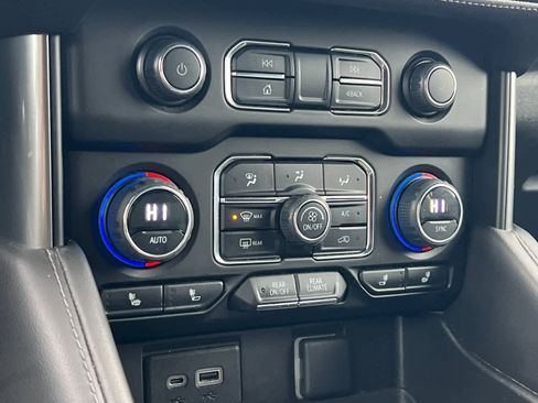 Used 2023 Chevrolet Suburban LT image 21