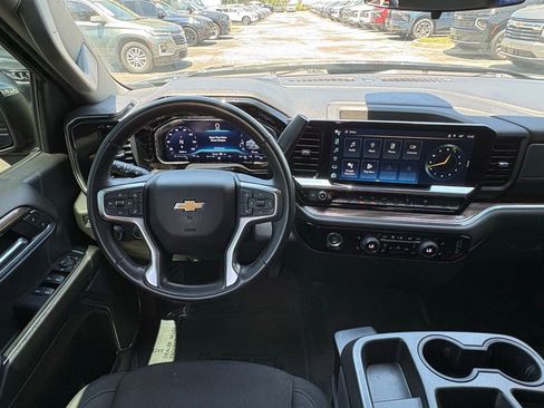 Used 2023 Chevrolet Silverado 1500 LT AWD/4WD image 16