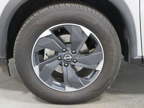 Used 2024 Nissan Rogue SV AWD/4WD image 18