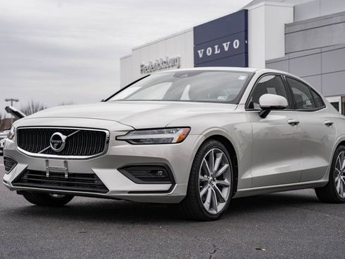 Used 2021 Volvo S60 T5 Momentum w/ Protection Package Premier image 4