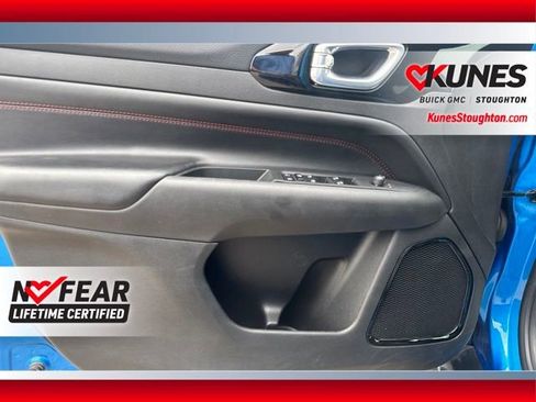 Used 2025 Jeep Compass Trailhawk AWD/4WD image 18
