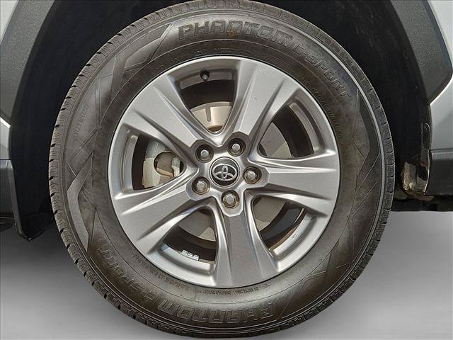 Used 2024 Toyota RAV4 XLE FWD image 29