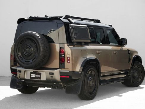 Used 2025 Land Rover Defender 110 X-Dynamic SE image 3