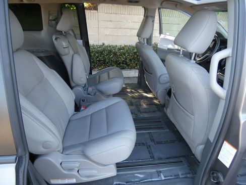 Used 2017 Toyota Sienna XLE image 36