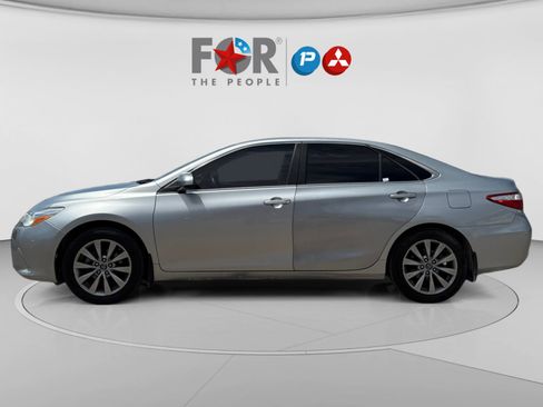 Used 2017 Toyota Camry XLE FWD image 2