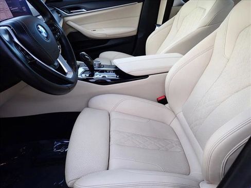 Used 2022 BMW 530e xDrive w/ Premium Package AWD/4WD image 9