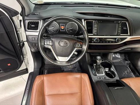 Used 2019 Toyota Highlander Limited Platinum AWD/4WD image 19