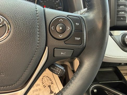 Used 2018 Toyota RAV4 XLE AWD/4WD image 25