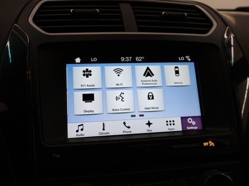Used 2017 Ford Explorer XLT w/ Equipment Group 202A AWD/4WD image 56