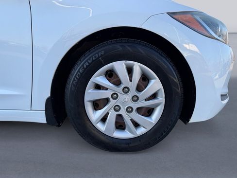 Used 2017 Hyundai Elantra SE image 7