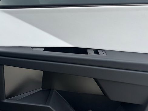 Used 2024 Tesla Cybertruck AWD Crew Cab image 24