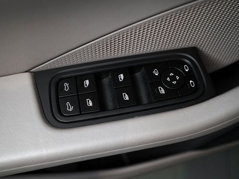 Used 2025 Porsche Macan Electric image 19