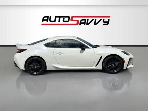 Used 2024 Toyota GR86 Premium RWD image 8
