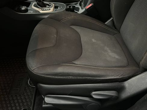 Used 2016 Jeep Cherokee Latitude w/ Cold Weather Group AWD/4WD image 11